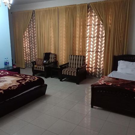 Tourist Hub Islamabad Bed and Breakfast Buitenkant foto