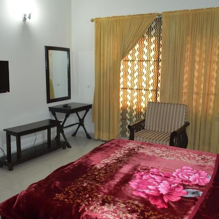 Tourist Hub Islamabad Bed and Breakfast Buitenkant foto