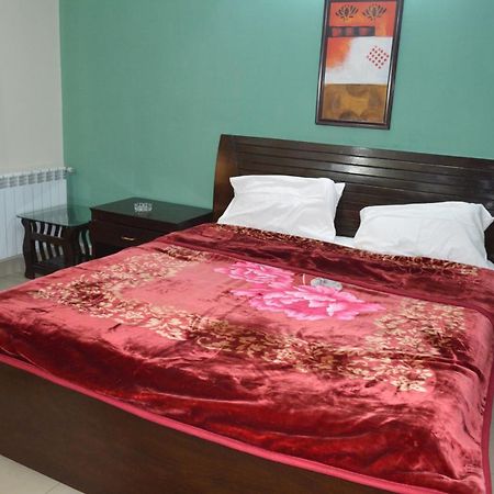 Tourist Hub Islamabad Bed and Breakfast Buitenkant foto