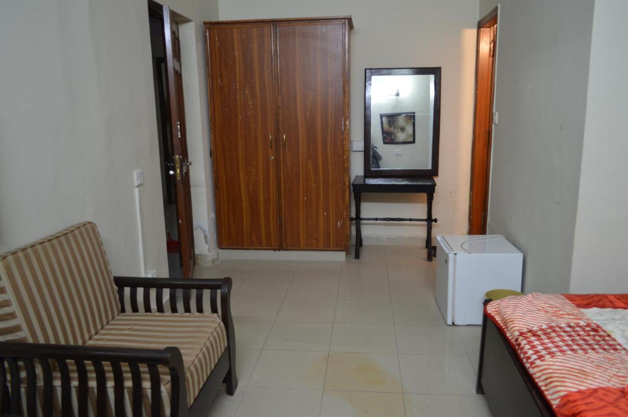 Tourist Hub Islamabad Bed and Breakfast Buitenkant foto