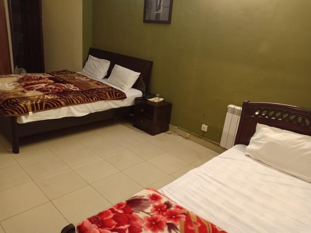 Tourist Hub Islamabad Bed and Breakfast Buitenkant foto