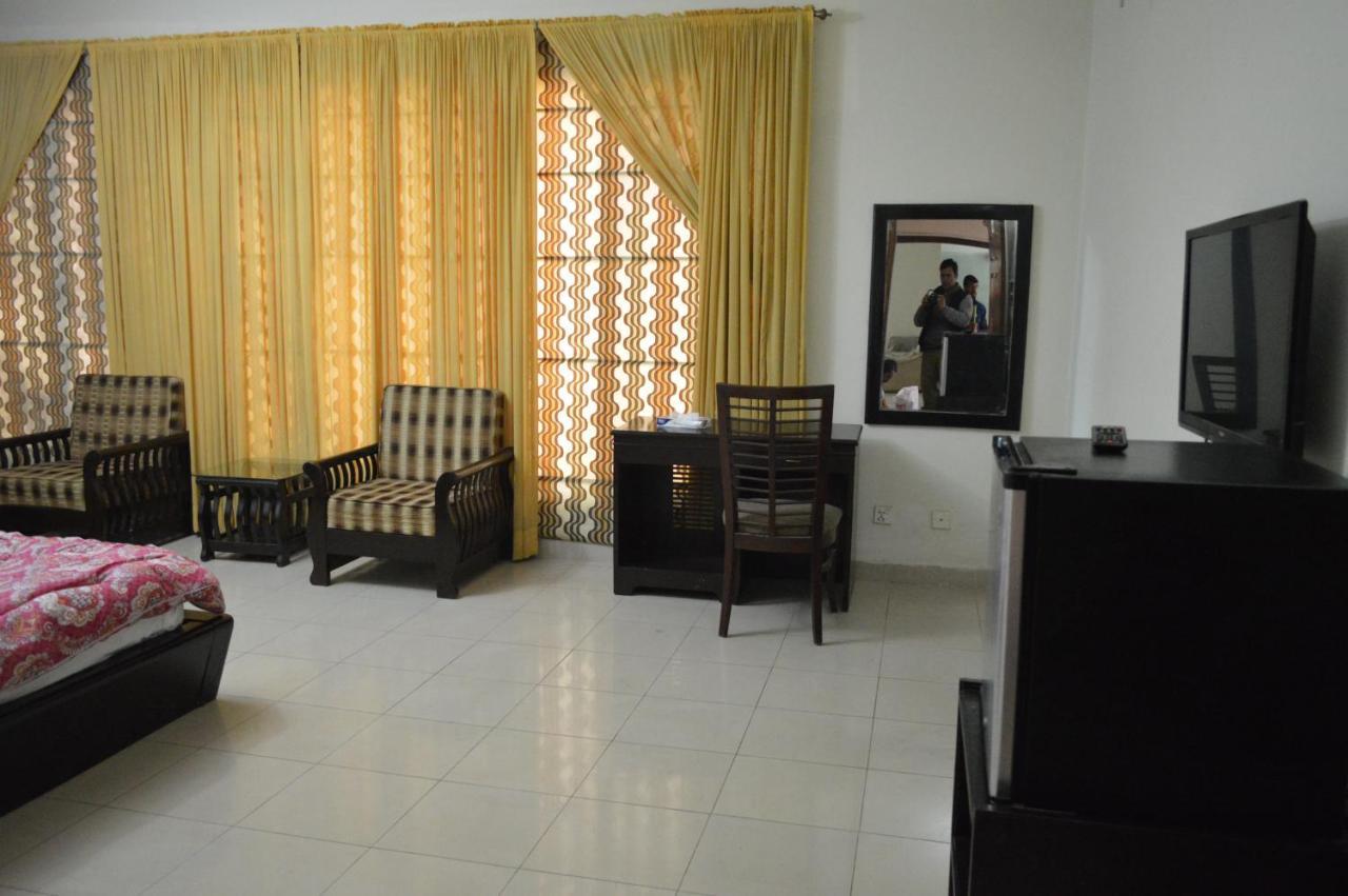 Tourist Hub Islamabad Bed and Breakfast Buitenkant foto