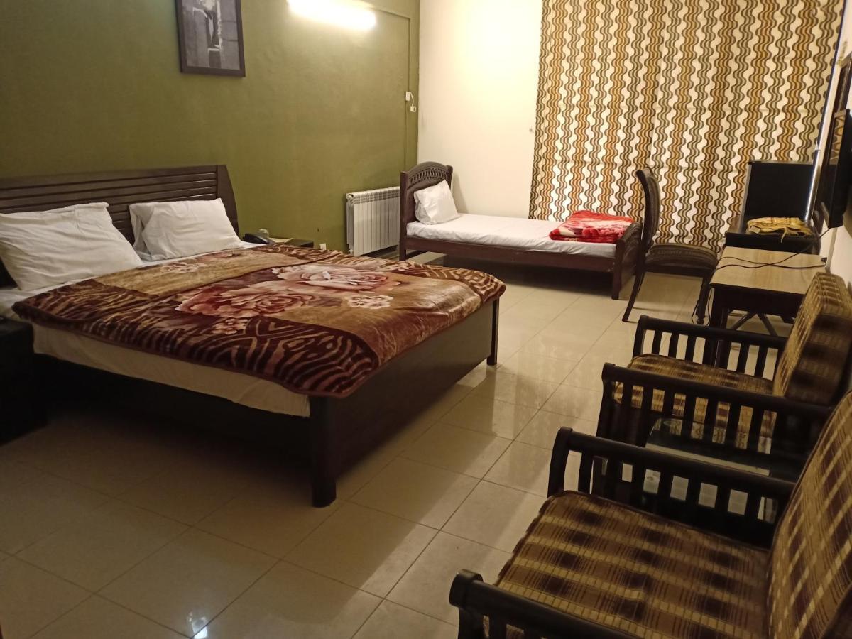 Tourist Hub Islamabad Bed and Breakfast Buitenkant foto