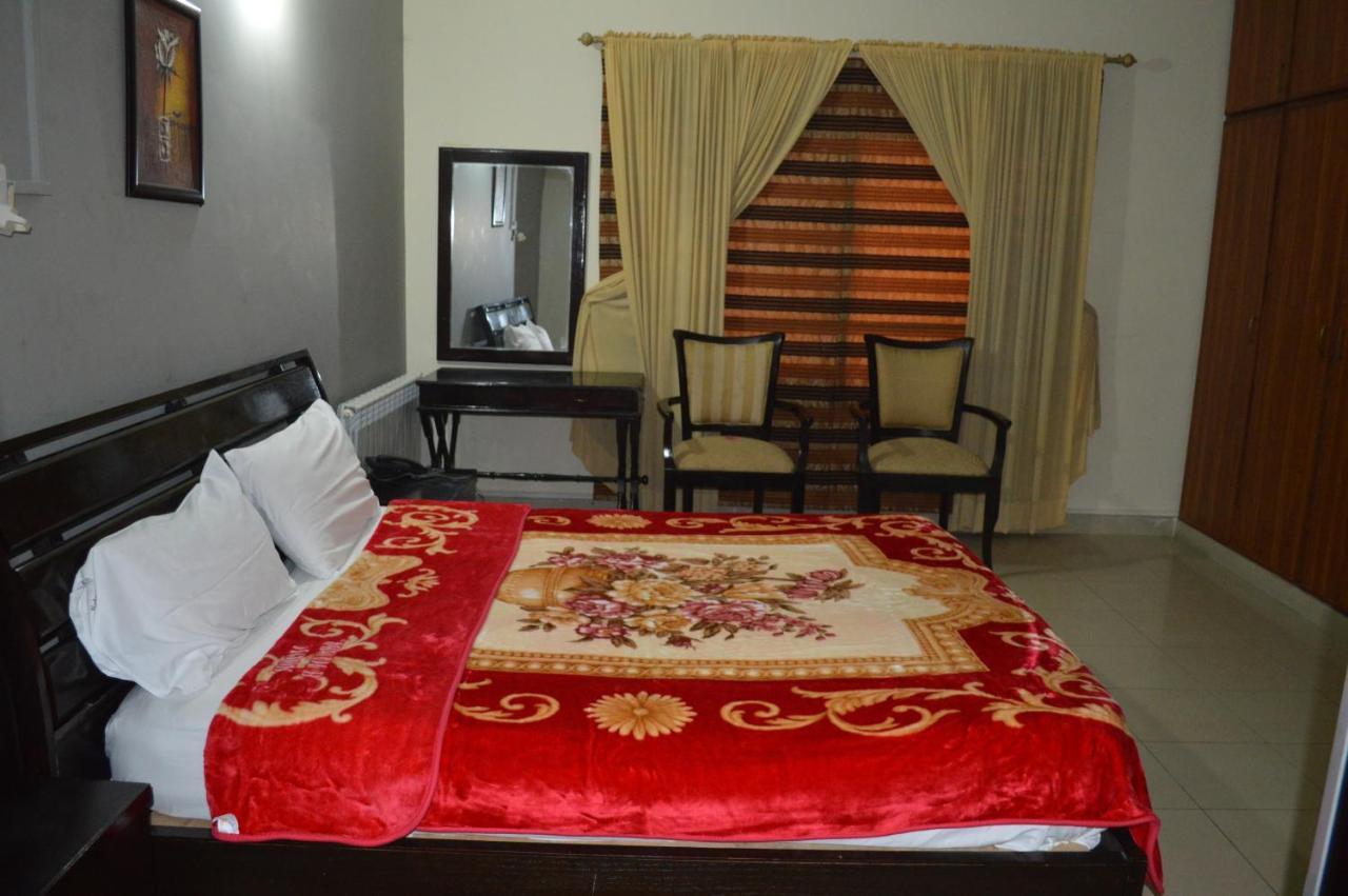 Tourist Hub Islamabad Bed and Breakfast Buitenkant foto