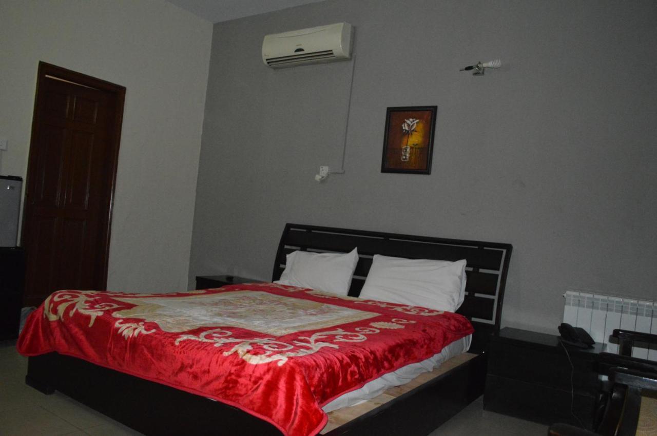 Tourist Hub Islamabad Bed and Breakfast Buitenkant foto