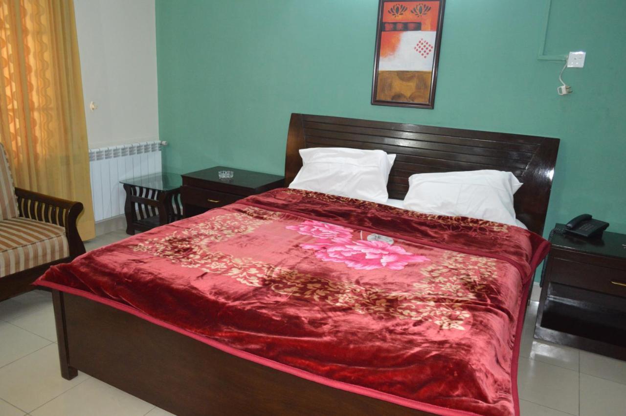 Tourist Hub Islamabad Bed and Breakfast Buitenkant foto