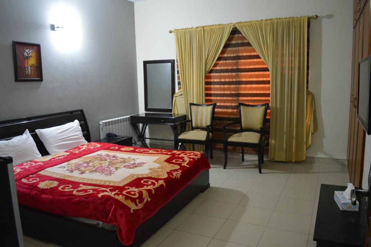 Tourist Hub Islamabad Bed and Breakfast Buitenkant foto