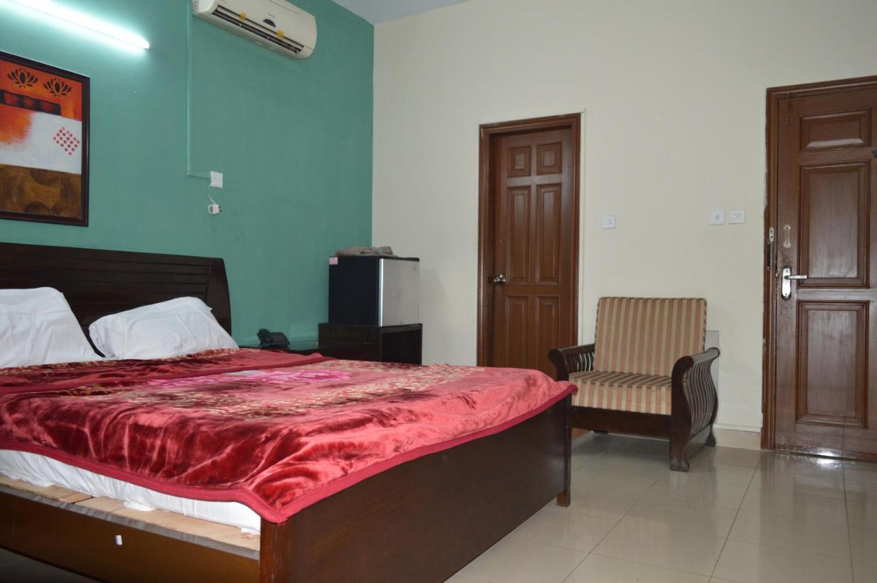Tourist Hub Islamabad Bed and Breakfast Buitenkant foto