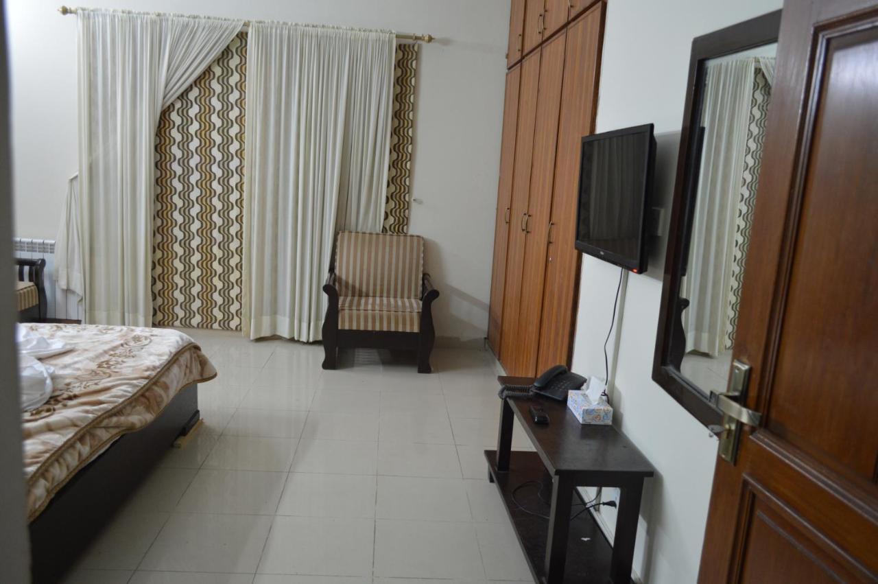 Tourist Hub Islamabad Bed and Breakfast Buitenkant foto