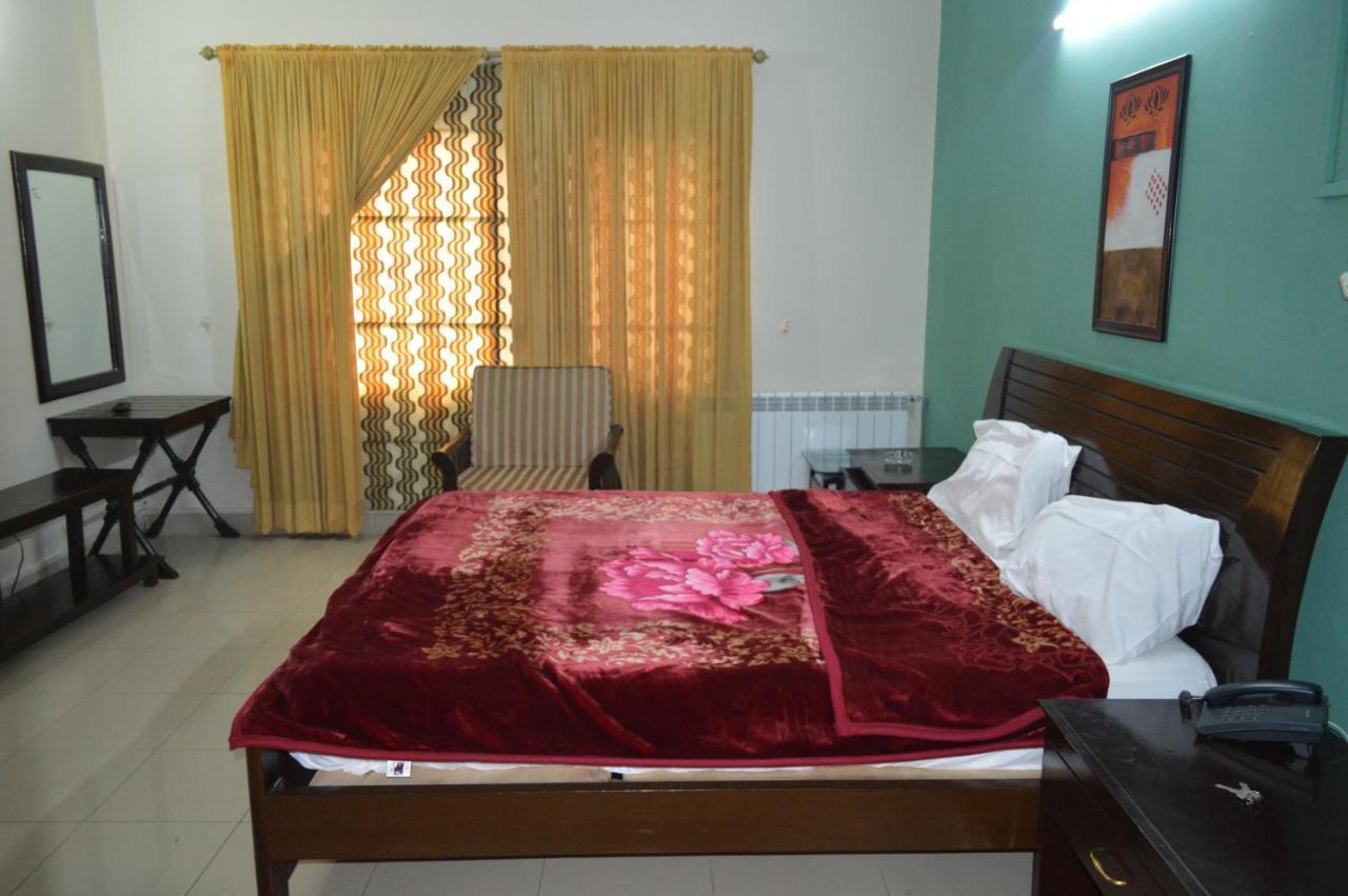 Tourist Hub Islamabad Bed and Breakfast Buitenkant foto