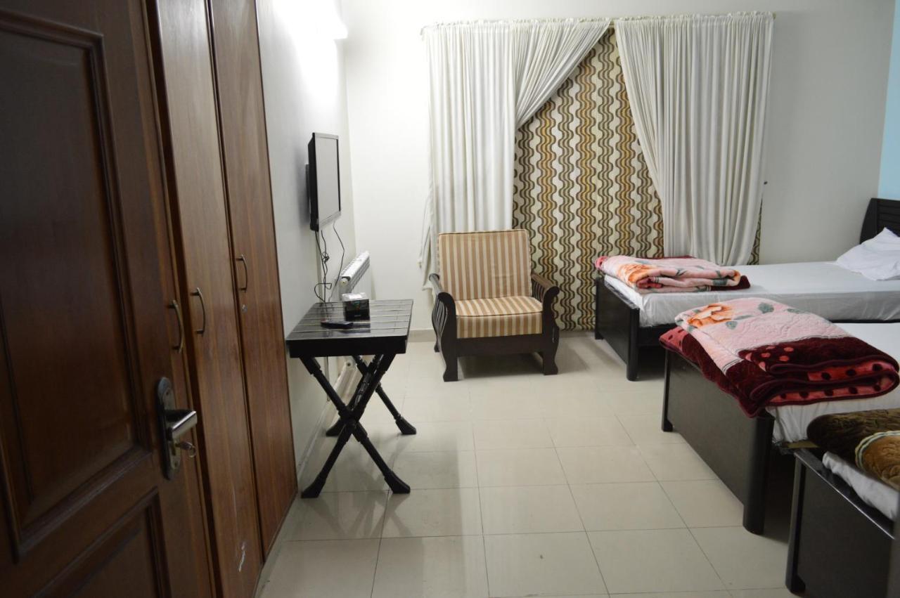 Tourist Hub Islamabad Bed and Breakfast Buitenkant foto