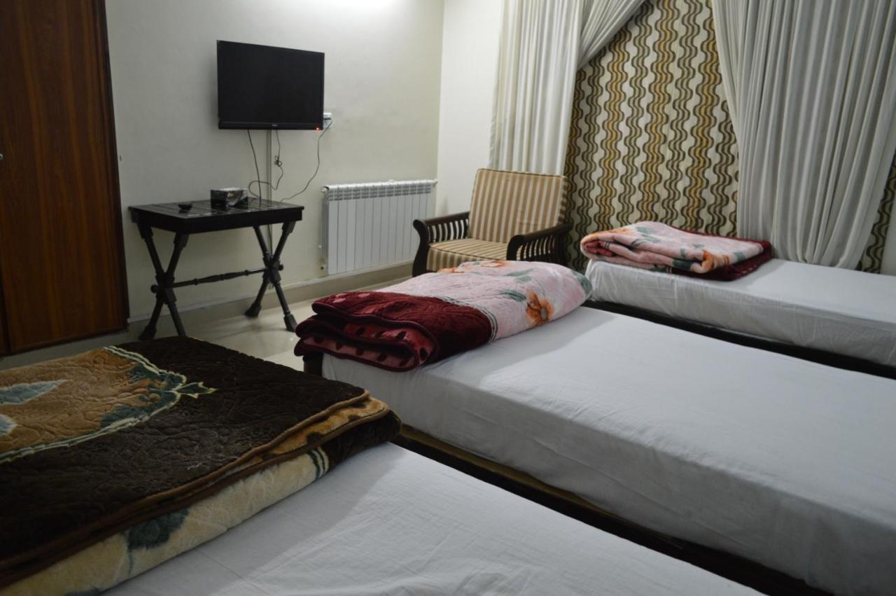 Tourist Hub Islamabad Bed and Breakfast Buitenkant foto