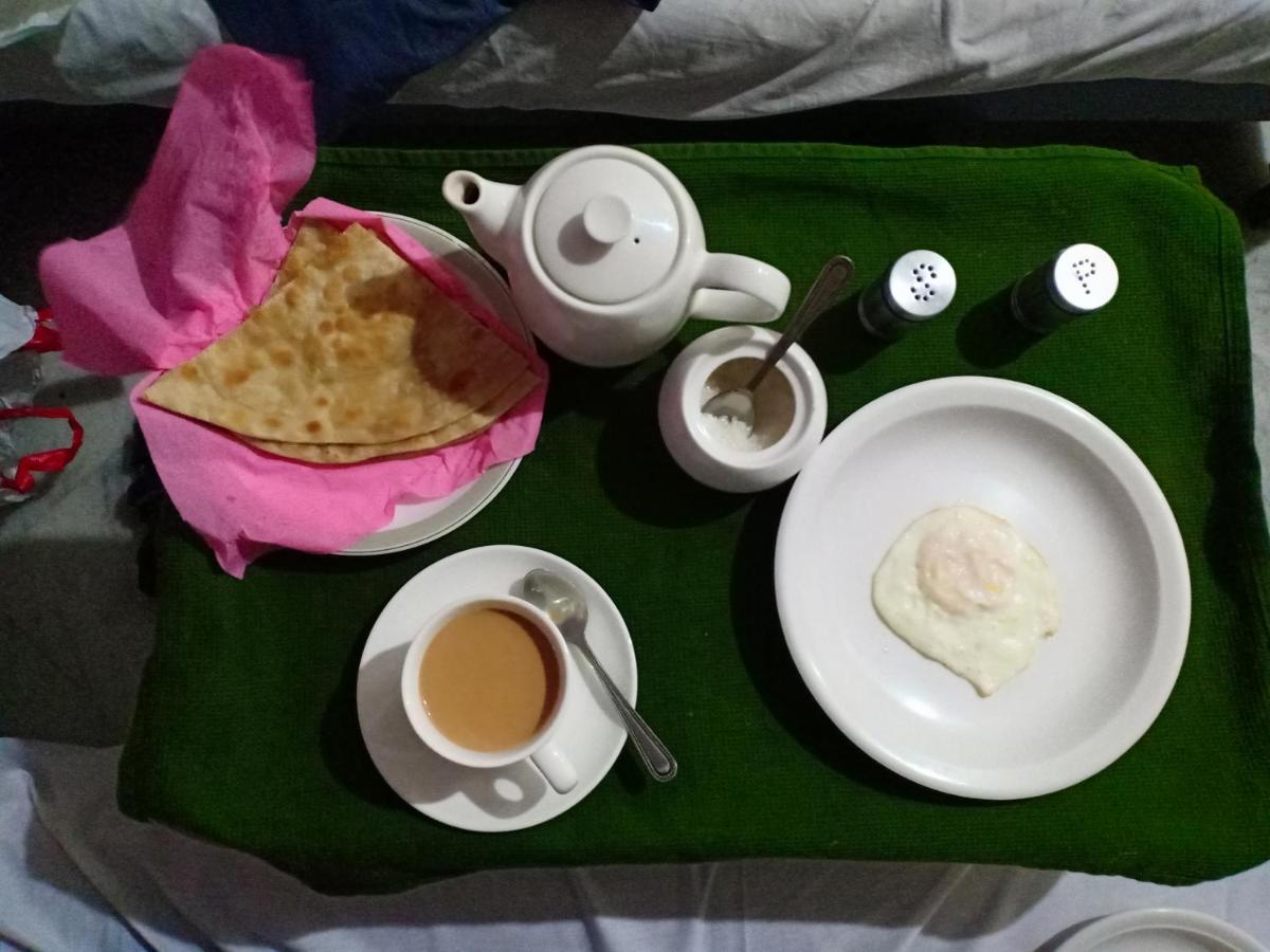 Tourist Hub Islamabad Bed and Breakfast Buitenkant foto